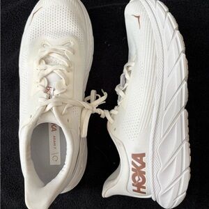 Hoka Women's Arahi 7